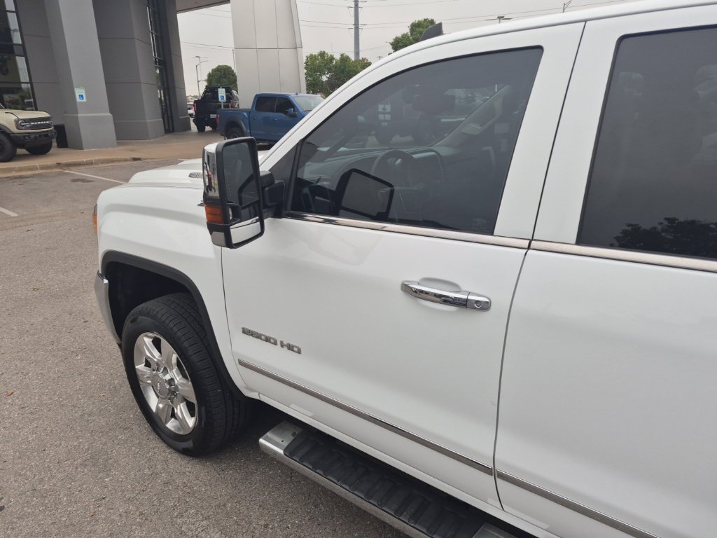 Used 2019 GMC Sierra 2500 SLT w/ Duramax Plus Package AWD/4WD image 13