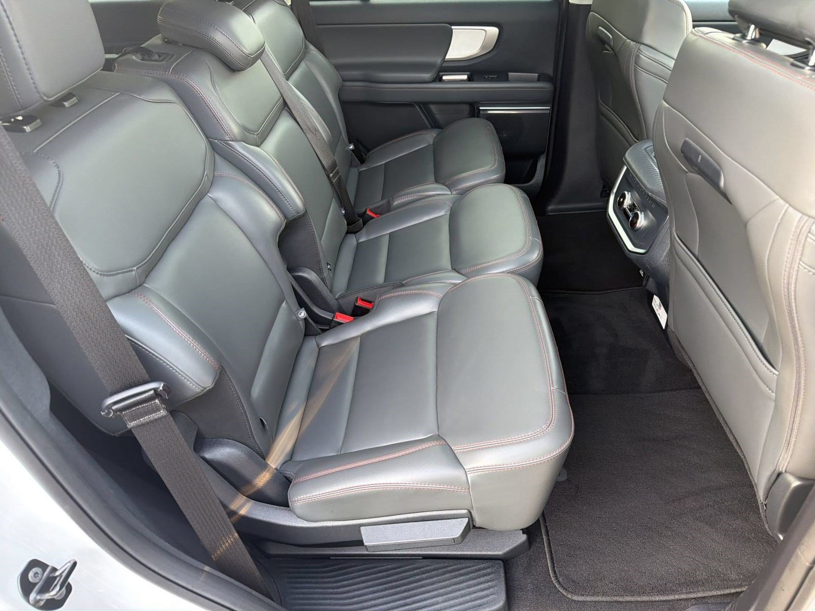 Certified 2025 Ford Expedition Active AWD/4WD image 30