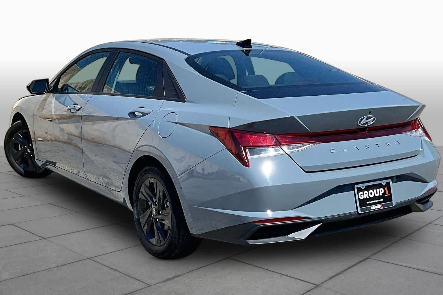 Used 2023 Hyundai Elantra SEL FWD image 12