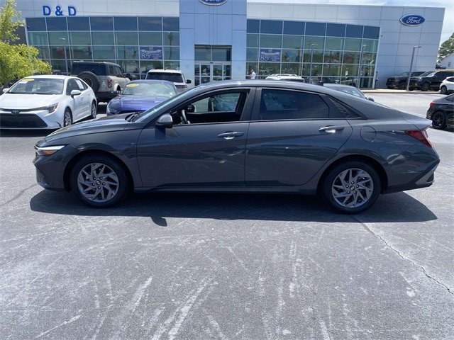 Used 2024 Hyundai Elantra SEL FWD image 4