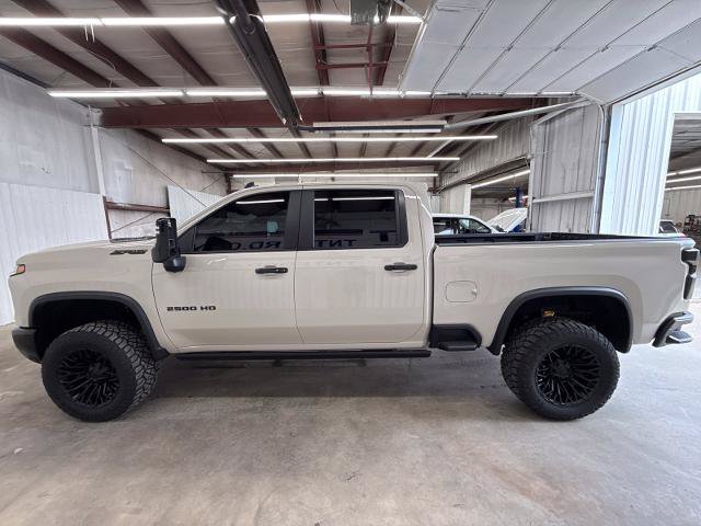 Used 2026 Chevrolet Silverado 2500 ZR2 w/ LPO, Dark Essentials Package AWD/4WD image 5