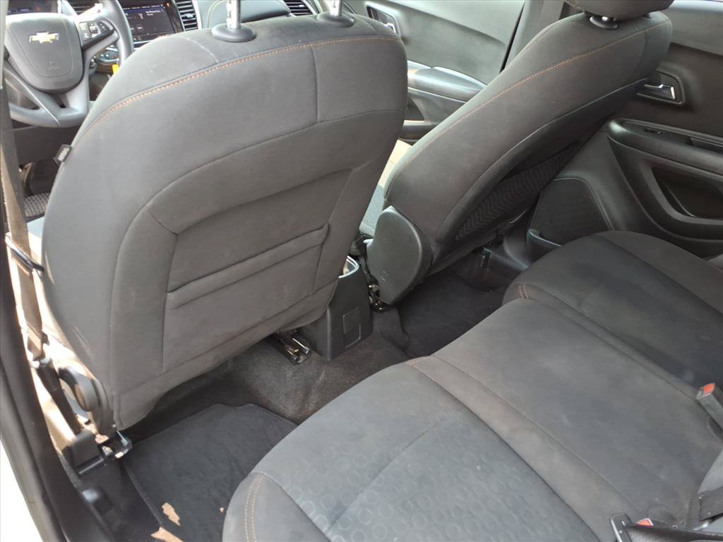 Used 2020 Chevrolet Trax LS w/ Tint and Cruise Package AWD/4WD image 8
