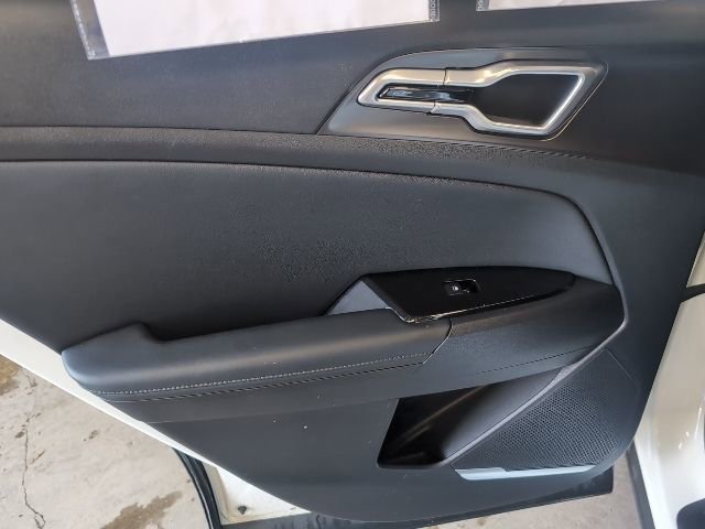 Used 2023 Kia Sportage EX w/ EX Premium Package image 17