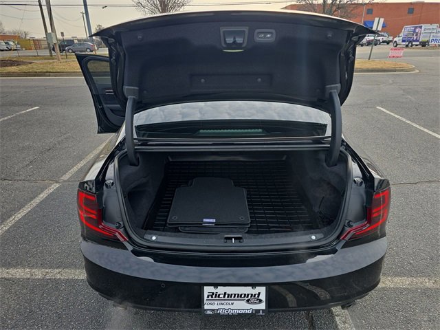 Used 2018 Volvo S90 T5 Momentum w/ Convenience Package image 24