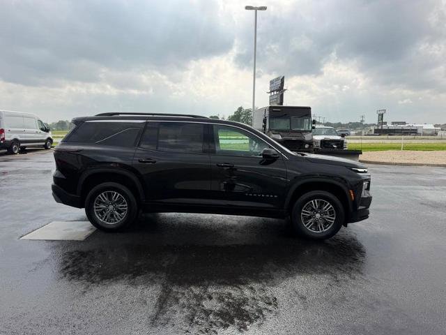 Used 2026 Chevrolet Traverse LT AWD/4WD image 2