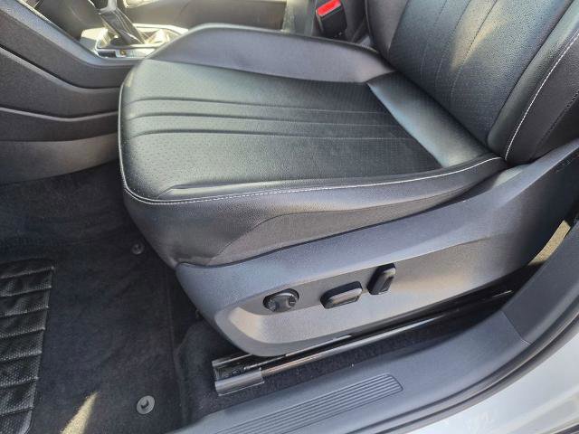 Used 2022 Volkswagen Tiguan SE image 16