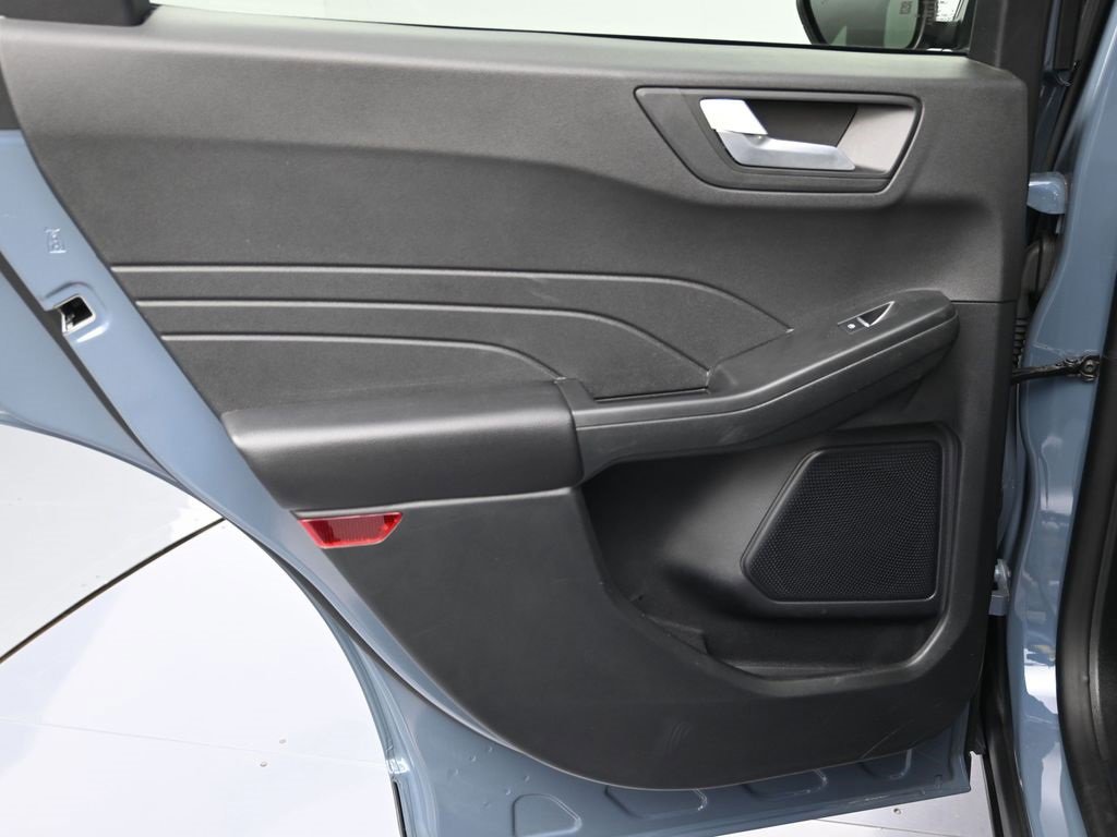 Certified 2025 Ford Escape SE w/ Class II Trailer Tow Package image 38