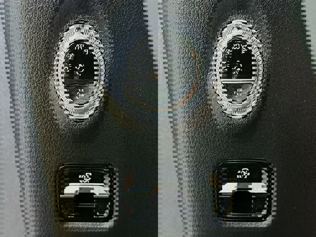 Used 2022 Mercedes-Benz C 300 4MATIC Sedan image 26