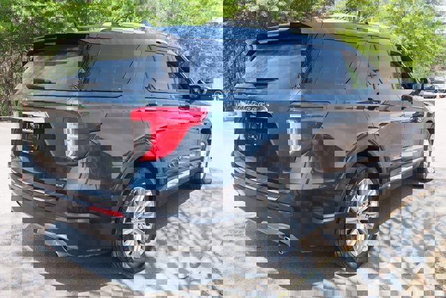 Certified 2023 Ford Explorer Limited w/ Hybrid Equipment Group 310A image 7