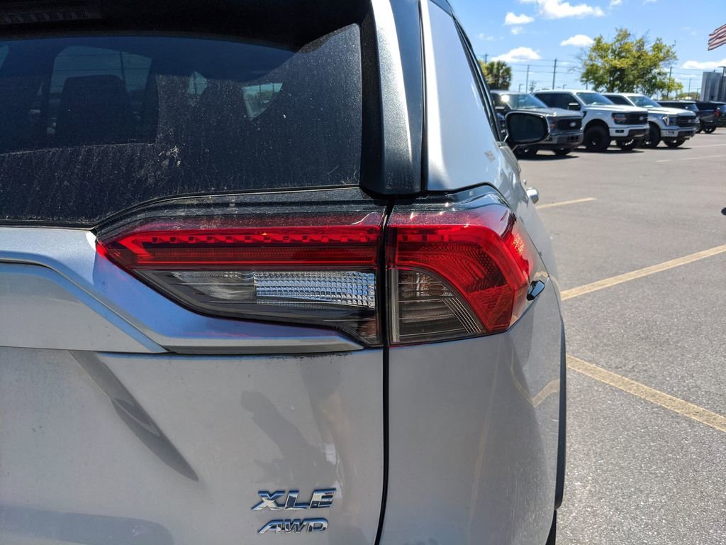 Used 2022 Toyota RAV4 XLE w/ Convenience Package image 12