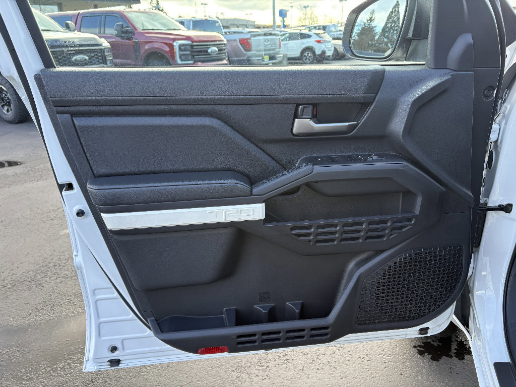 Used 2024 Toyota Tacoma TRD Off-Road AWD/4WD image 15