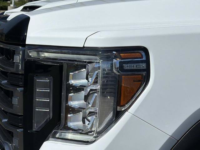 Used 2022 GMC Sierra 2500 AT4 w/ AT4 Preferred Package AWD/4WD image 9