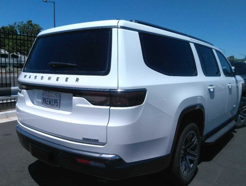 Used 2024 Jeep Wagoneer L Series II RWD image 4