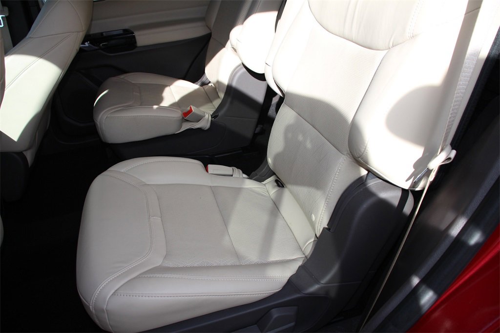 Certified 2021 Ford Explorer Platinum w/ Equipment Group 601A image 21