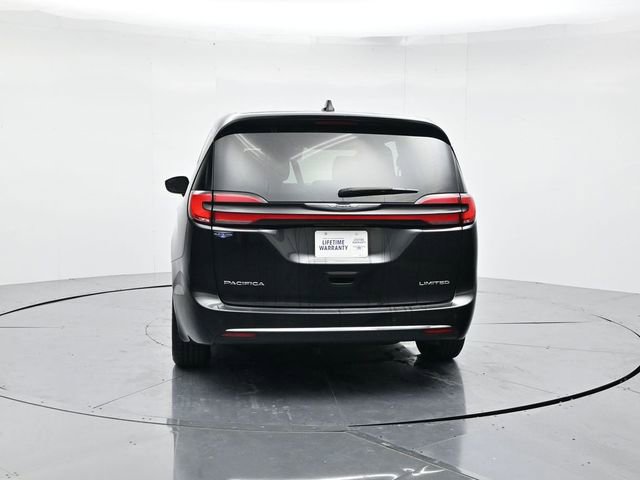 Used 2024 Chrysler Pacifica Limited image 8