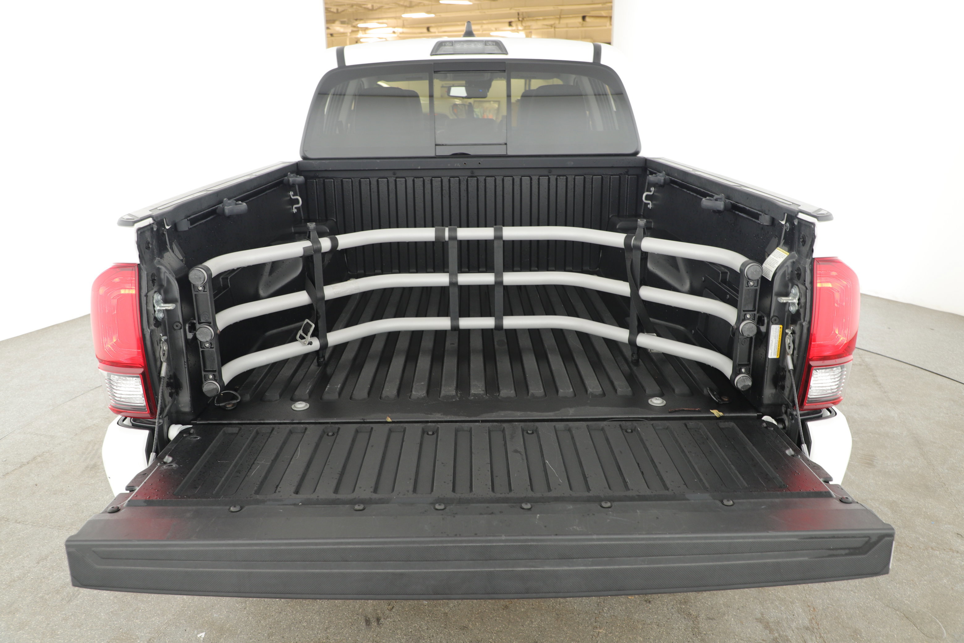 Used 2022 Toyota Tacoma SR5 w/ Technology Package image 5