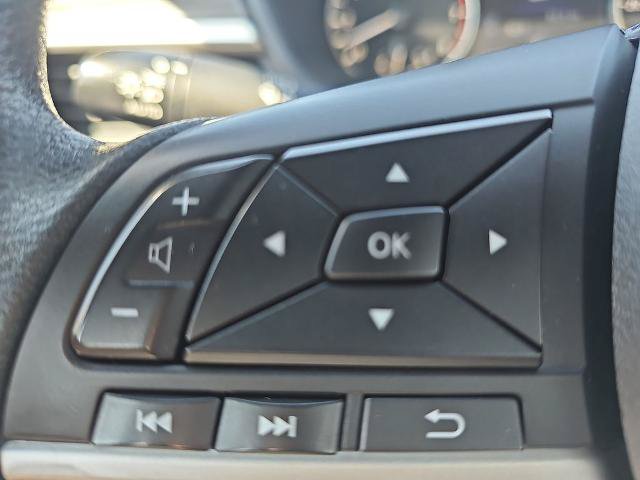 Used 2024 Nissan Altima 2.5 SV FWD image 16