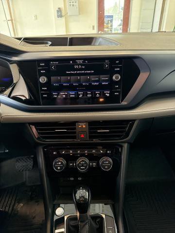 Used 2024 Volkswagen Taos SE image 17