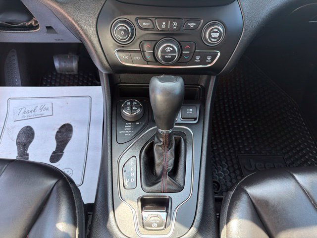 Used 2019 Jeep Cherokee Trailhawk w/ Cold Weather Group AWD/4WD image 27