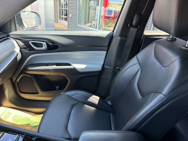 Used 2025 Jeep Compass Limited AWD/4WD image 28