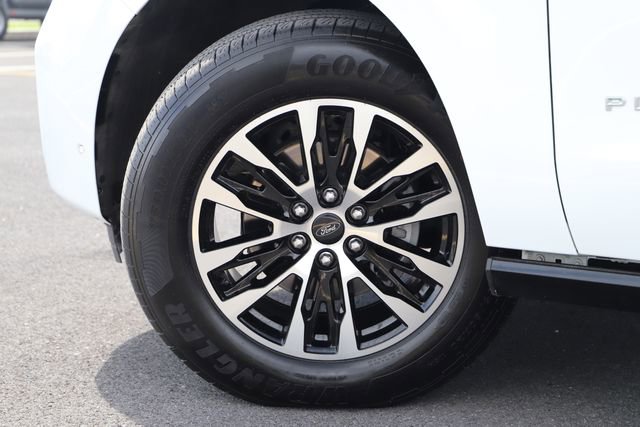 Certified 2025 Ford Expedition Max Platinum AWD/4WD image 2