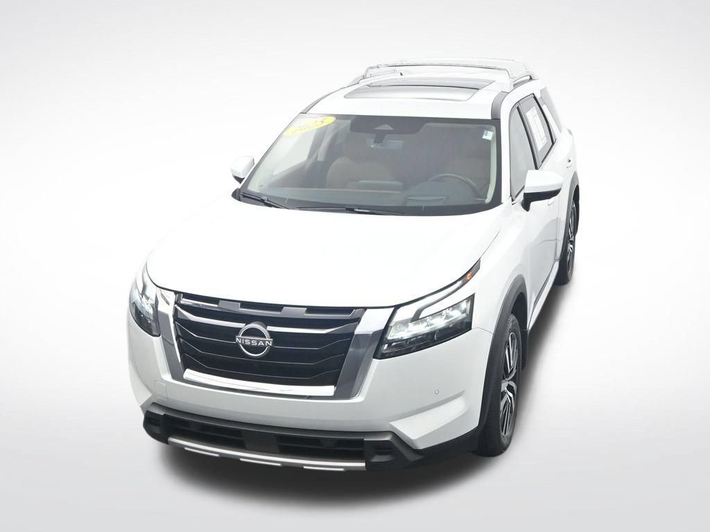 Used 2025 Nissan Pathfinder Platinum FWD image 33