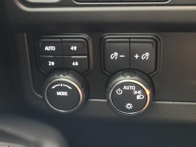 Used 2023 Chevrolet Tahoe Z71 w/ Luxury Package AWD/4WD image 36