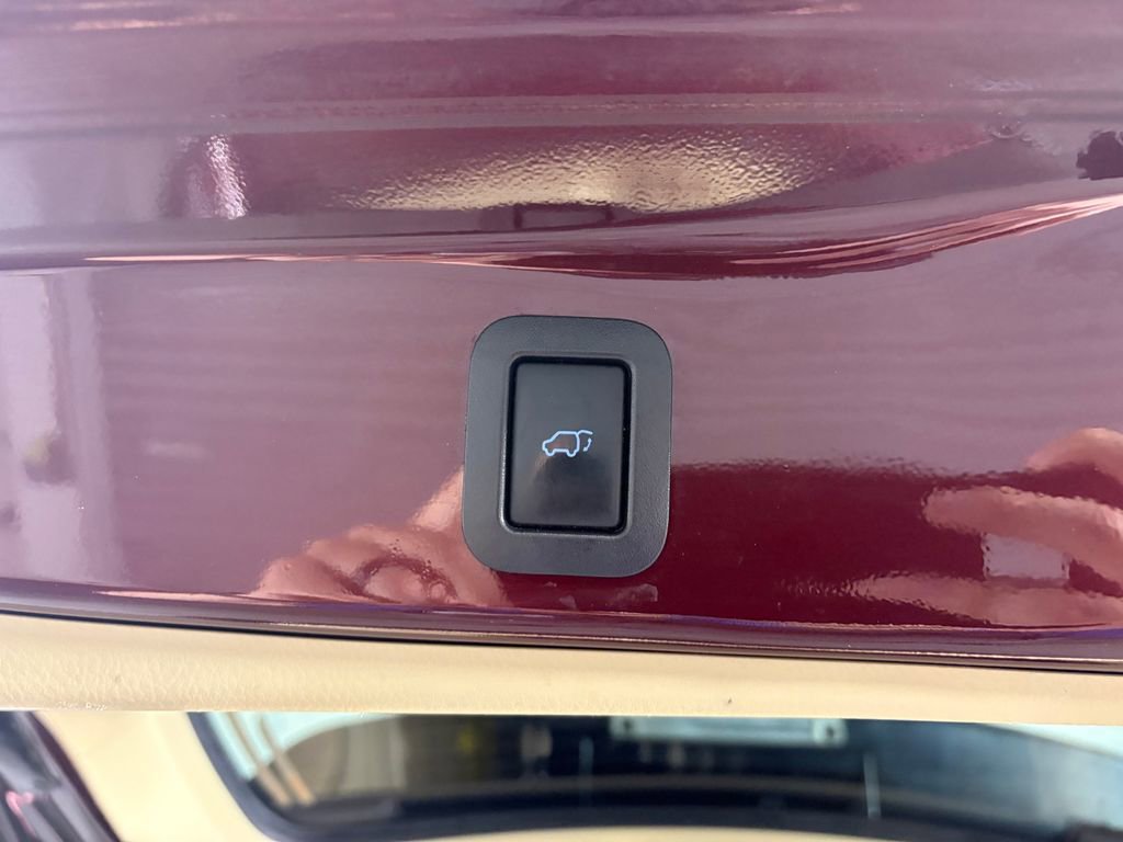 Used 2018 Toyota Highlander XLE AWD/4WD image 35