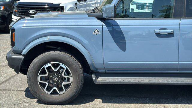 Certified 2025 Ford Bronco Outer Banks AWD/4WD image 3