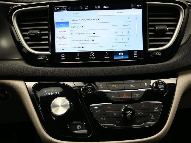 Used 2024 Chrysler Pacifica Touring-L image 30