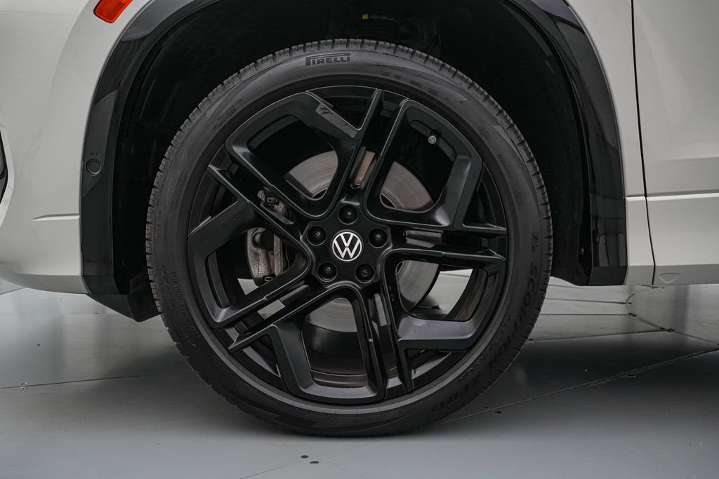Used 2025 Volkswagen Tiguan SE R-Line AWD/4WD image 10