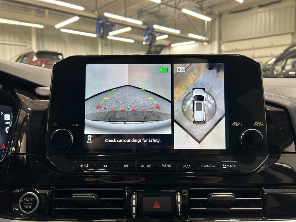 Used 2024 Nissan Pathfinder Platinum image 19