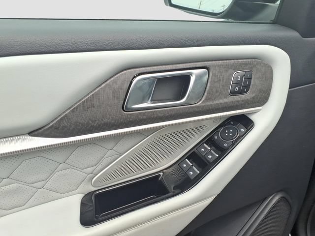 Certified 2025 Ford Explorer Platinum w/ Ultimate Package AWD/4WD image 15