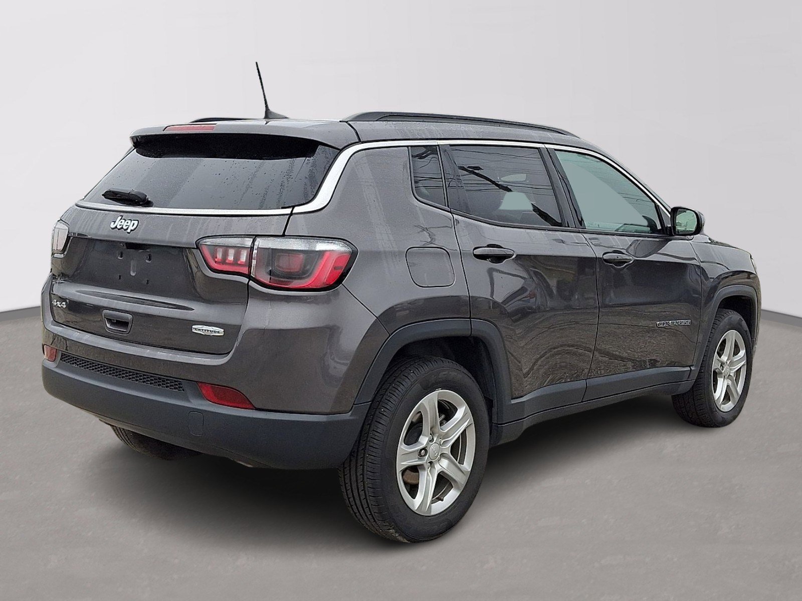 Used 2024 Jeep Compass Latitude image 6