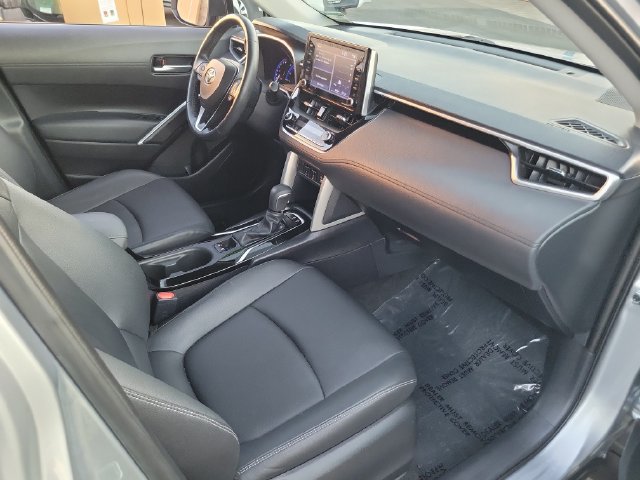 Used 2022 Toyota Corolla Cross XLE w/ Black Badges Package (TMS) FWD image 16