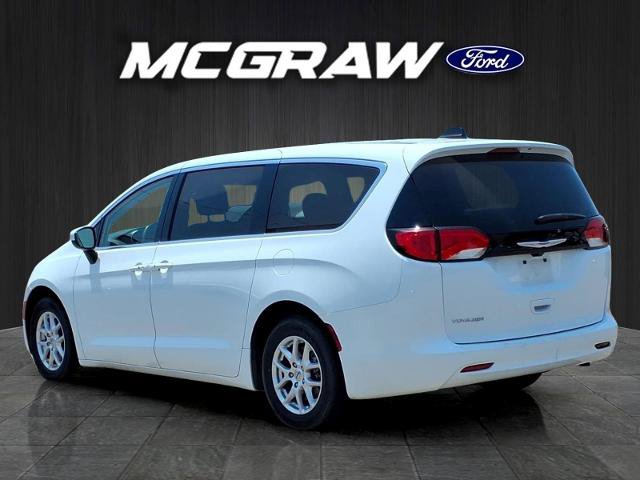 Used 2023 Chrysler Voyager LX FWD image 9