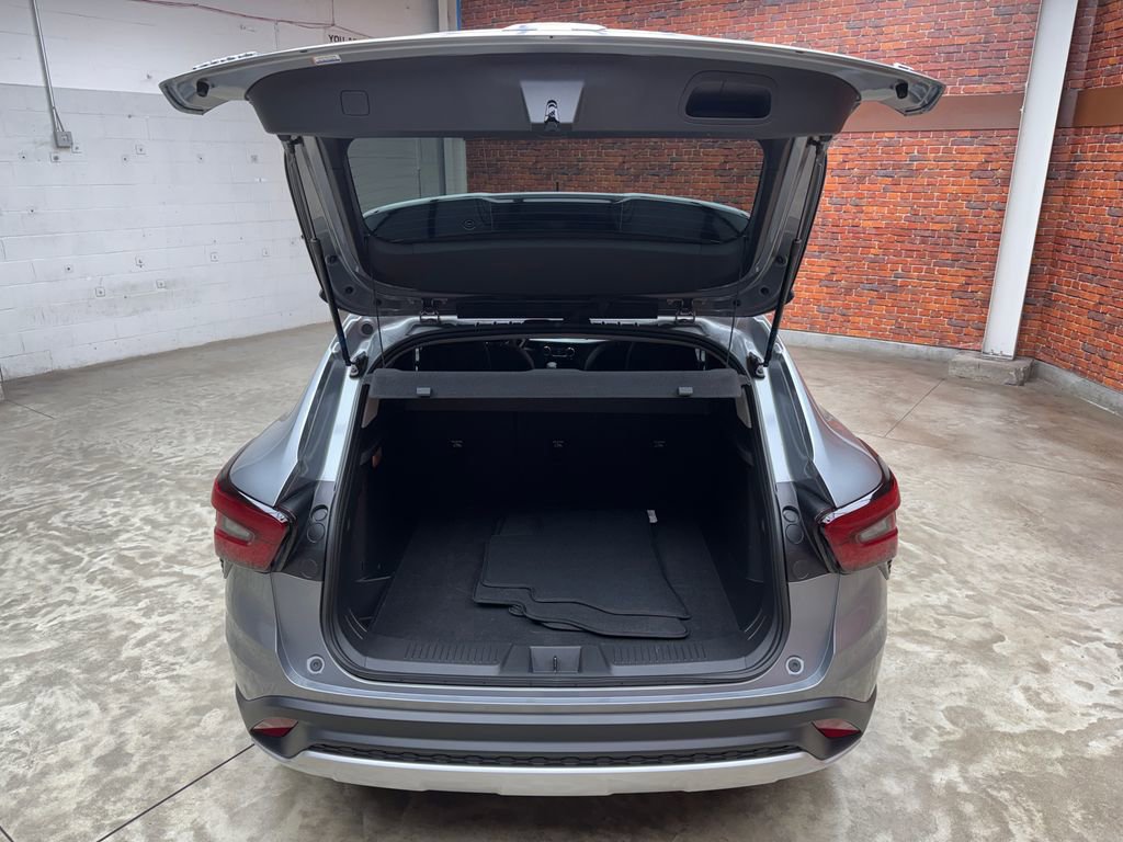 Used 2024 Chevrolet Trax LT w/ LT Convenience Package image 30