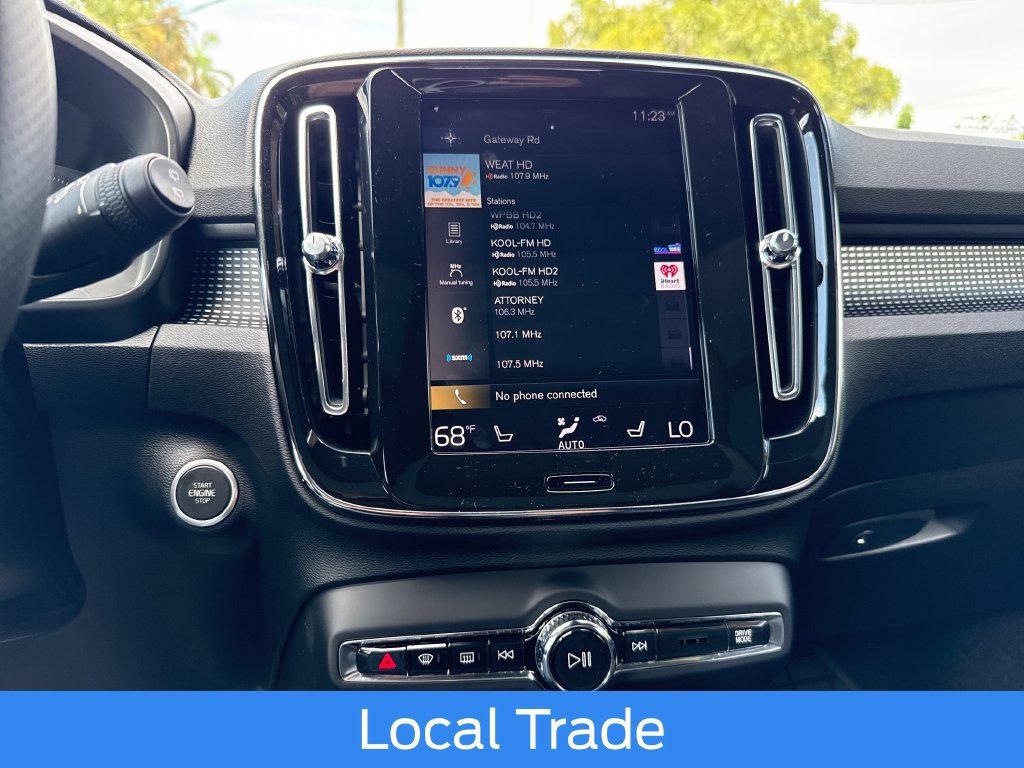 Used 2020 Volvo XC40 T4 R-Design FWD image 19
