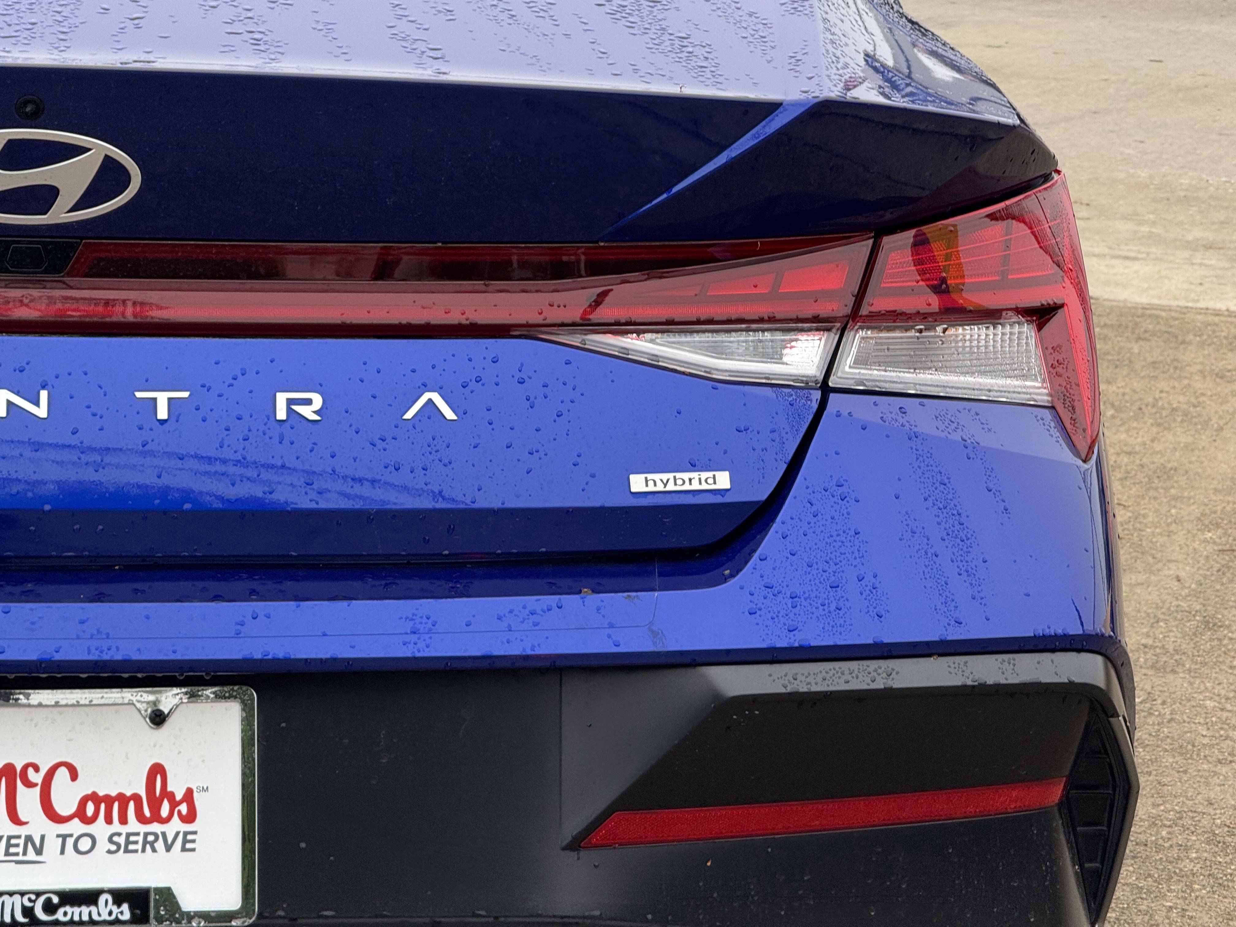 Used 2025 Hyundai Elantra Limited image 10