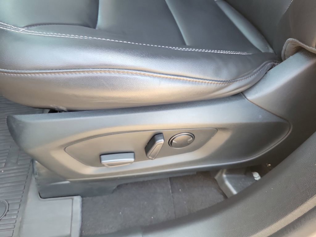 Certified 2023 Ford Explorer XLT w/ Equipment Group 202A RWD image 17