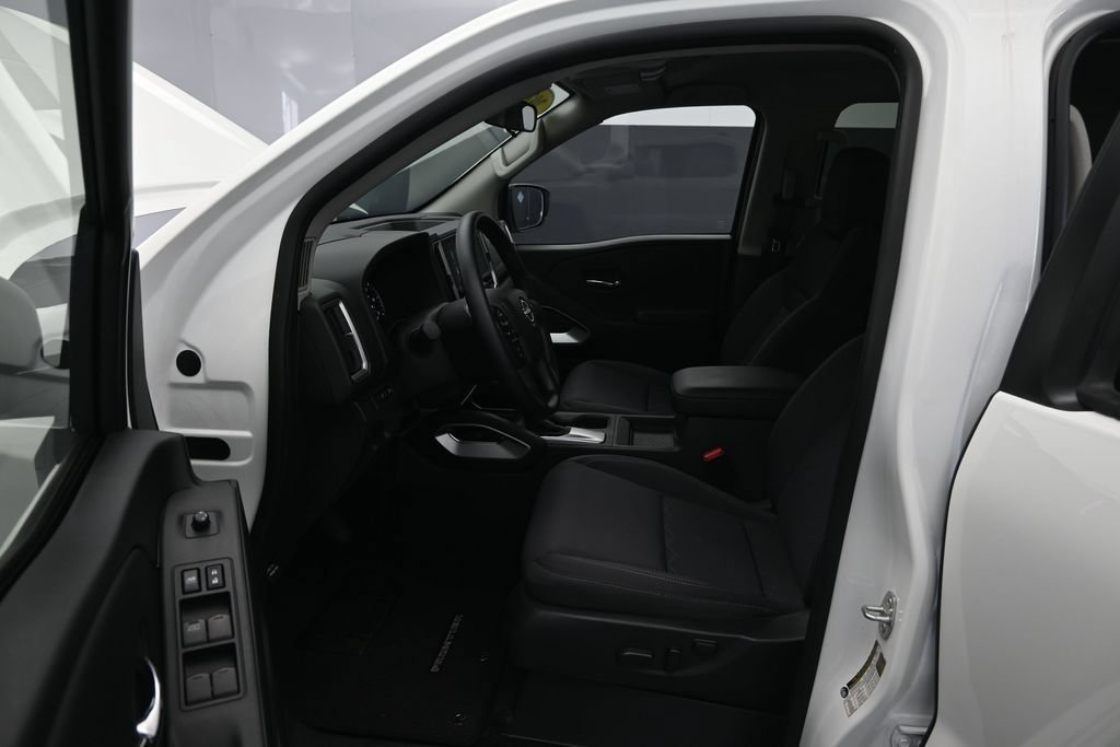 Used 2025 Nissan Frontier SV RWD image 18