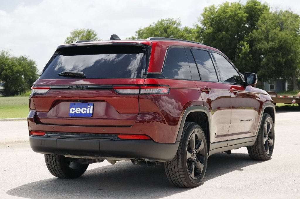 Used 2023 Jeep Grand Cherokee Laredo RWD image 30