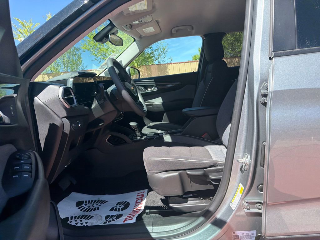Used 2025 Chevrolet TrailBlazer LT AWD/4WD image 10
