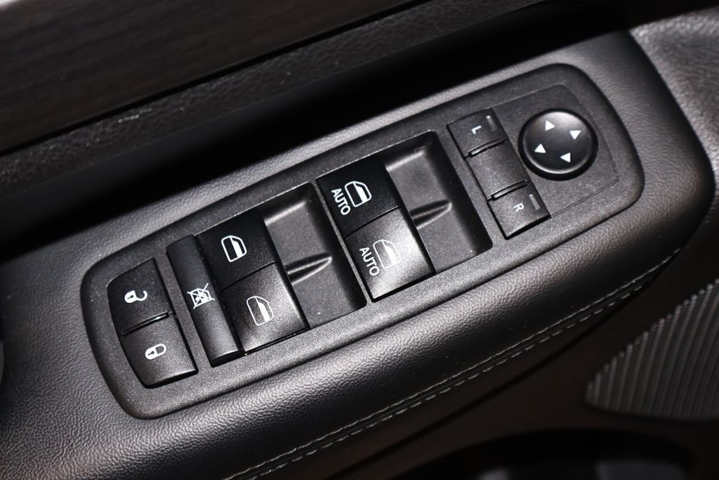Used 2018 Jeep Grand Cherokee Laredo AWD/4WD image 12