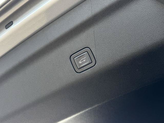 Used 2025 Chevrolet Tahoe RST RWD image 6