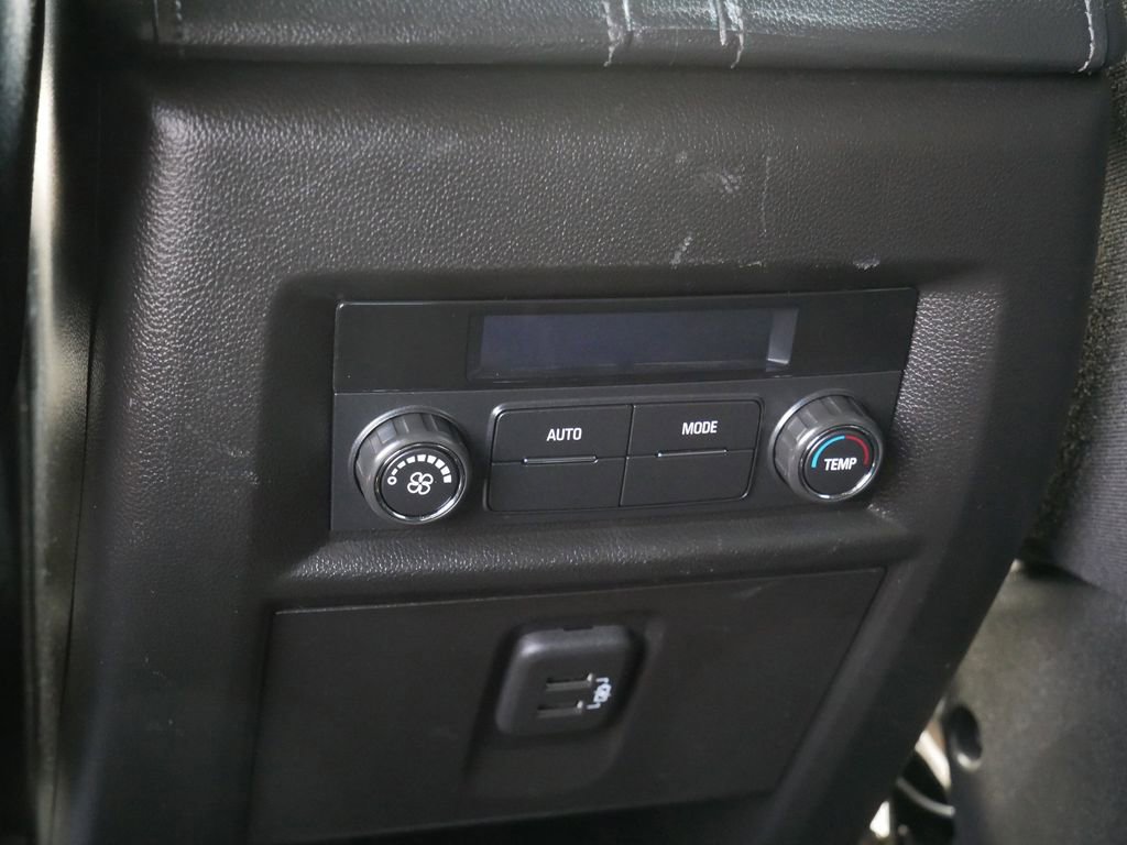 Used 2023 Chevrolet Traverse LT image 15