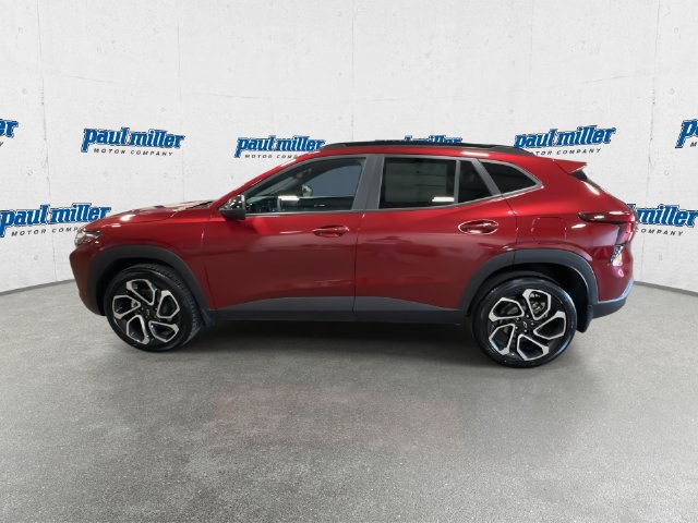 Used 2025 Chevrolet Trax RS FWD image 7