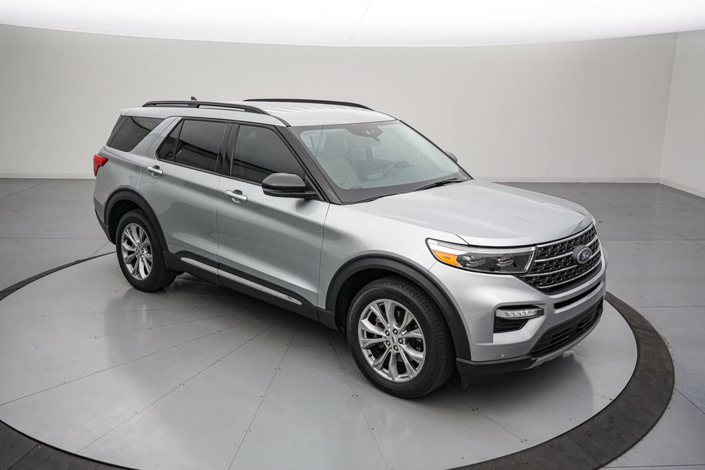Certified 2024 Ford Explorer XLT w/ Equipment Group 202A AWD/4WD image 2