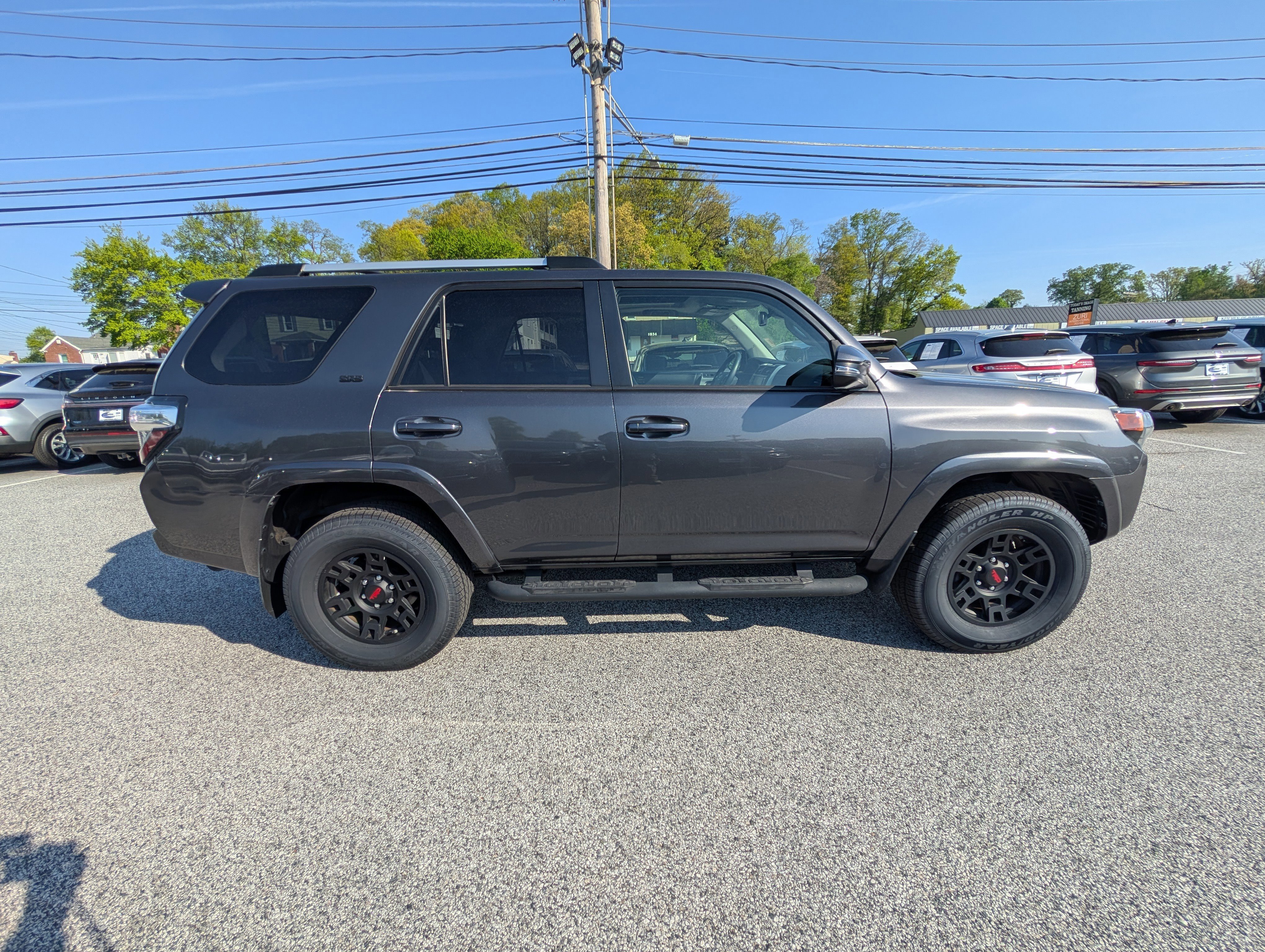 Used 2020 Toyota 4Runner SR5 Premium w/ Moonroof Package AWD/4WD image 2