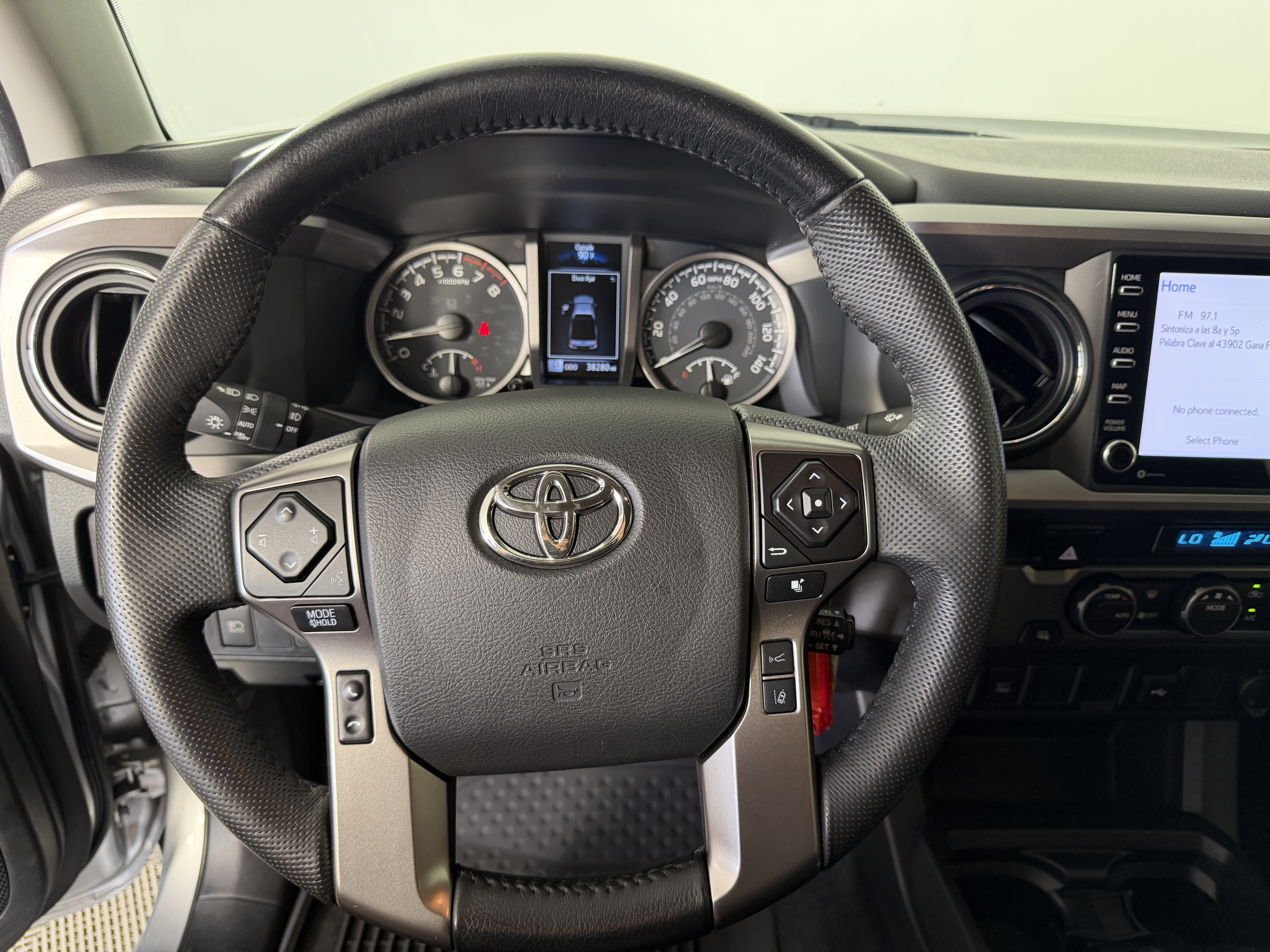 Used 2022 Toyota Tacoma SR5 w/ Technology Package RWD image 32
